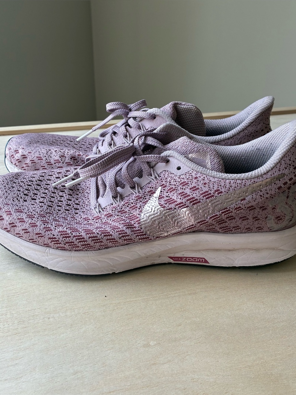 Nike Air Zoom Pegasus 35
Elemental Rose Athletic Running
Shoes Women's Size 10